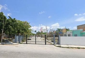 Casa en  Cerrada Quinta Los Arcos 1-51, Real Las Quintas, Cancún, Benito Juárez, Quintana Roo, 77539, Mex