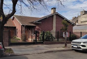 Casa en  Burzaco, Partido De Almirante Brown