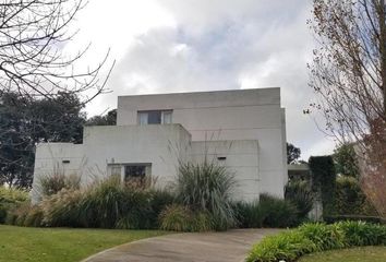 Casa en  Bosque Alegre, Mar Del Plata