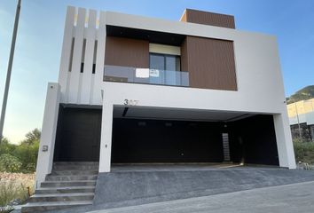 Casa en  Las Granadas Residencial, Monterrey, Nuevo León, Mex