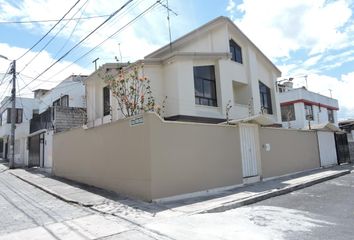 Casa en  Carcelén, Quito