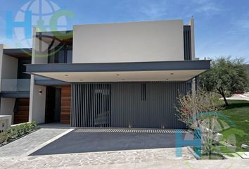 Casa en  Altozano El Nuevo Querétaro, Municipio De Querétaro