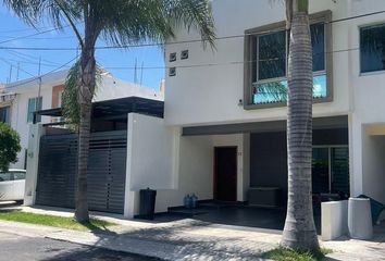 Casa en condominio en  Avenida Industria De La Construcción 124a-124a, Valle De San Isidro, Zapopan, Jalisco, 45133, Mex