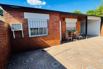 Casa en  Calle Larrea Bis, Roldán, San Lorenzo, Santa Fe, Arg