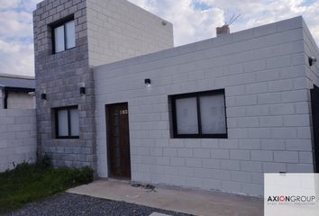 Casa en  Calle 155, La Plata, Provincia De Buenos Aires, Arg