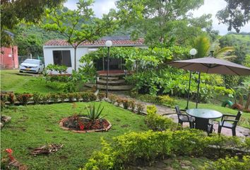 Villa-Quinta en  Anatolí, La Mesa