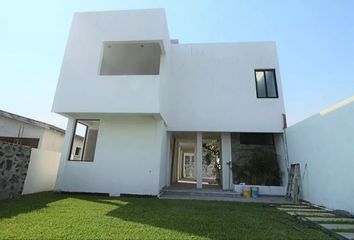 Casa en  Avenida Ernesto Burciaga 6-22, Lienzo Del Charro, Cuernavaca, Morelos, 62137, Mex