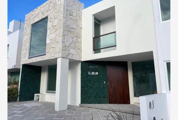 Casa en fraccionamiento en  Circuito Valle Alto 273-287, Lomas Del Valle, Heróica Puebla De Zaragoza, Puebla, 72595, Mex