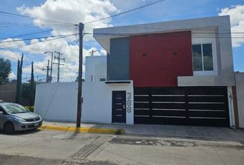 Casa en  Calle Pino 388, Jardines De Irapuato, Irapuato, Guanajuato, 36660, Mex