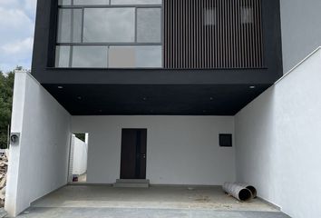 Casa en  Calle Covadonga De Abajo 815-816, Los Cavazos, Santiago, Nuevo León, 67315, Mex