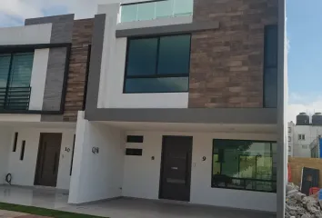 Casa en fraccionamiento en  Calle 7 Sur 501, De Santa Maria Xixitla, Cholula De Rivadavia, San Pedro Cholula, Puebla, 72760, Mex