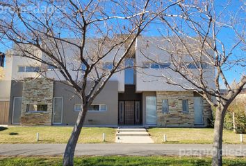 Casa en  Valentina Sur Urbana, Neuquén