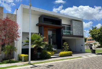 Casa en  Privada Reina Sofía, Rincón De Atlixcáyotl, Pueblo De San Bernardino Tlaxcalancingo, San Andrés Cholula, Puebla, 72820, Mex