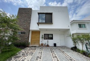 Casa en condominio en  Calle San Óscar, Arbolada Bosques De Santa Anita, San Agustín, Tlajomulco De Zúñiga, Jalisco, 45645, Mex