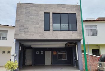 Casa en condominio en  Calle Hacienda Santa Sofía, Santiago, Irapuato, Guanajuato, 36554, Mex