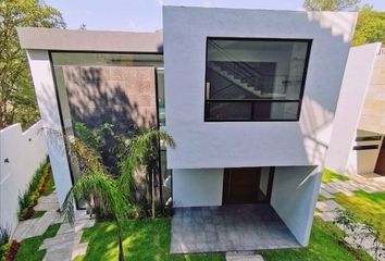 Casa en  Boulevard Vía Jorge Jiménez Cantú, Hacienda De Valle Escondido, Condado De Sayavedra, Atizapán De Zaragoza, México, 52938, Mex