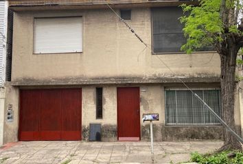 Casa en  Calle Nicolás Avellaneda 1302-1400, Avellaneda, B1871, Provincia De Buenos Aires, Arg