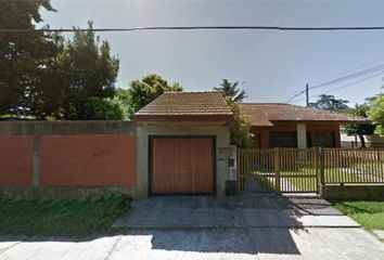 Casa en  Calle Ayolas 3801-3899, Quilmes, B1879, Provincia De Buenos Aires, Arg