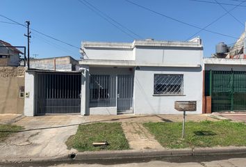 Casa en  Calle General Mansilla 4219, Avellaneda, B1874, Provincia De Buenos Aires, Arg