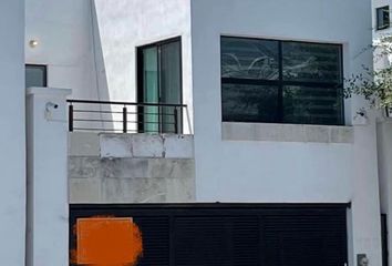 Casa en  Calle Vía Olmos, Vivenza, San Nicolás De Los Garza, Nuevo León, 66470, Mex