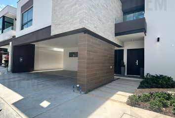 Casa en  Avenida Cumbres, Mitras Poniente, García, Nuevo León, 66035, Mex