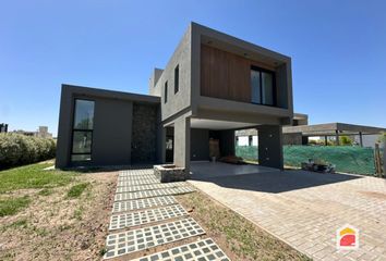 Casa en  Avenida Del Sur, Villa Allende, Colón, Córdoba, Arg