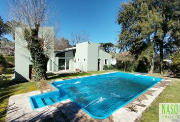 Casa en  Calle Eva 855, Sierra De Los Padres, General Pueyrredón, B7627, Provincia De Buenos Aires, Arg