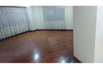 Departamento en  Kennedy, Quito