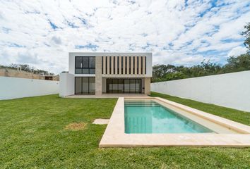 Casa en condominio en  Avenida La Rejoyada, Mérida, Yucatán, Mex