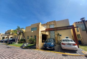 Casa en condominio en  Calle De La Cruz 282, San Salvador Tizatlali, Metepec, México, 52172, Mex