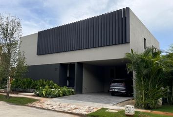 Casa en  Yucatán Country Club, Mérida, Yucatán