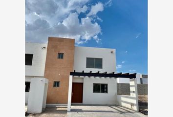 Casa en fraccionamiento en  Cerrada El Álamo 305-351, El Roble, Torreón, Coahuila De Zaragoza, 27119, Mex