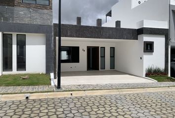 Casa en condominio en  Boulevard América, Lomas De Angelópolis Ii, Pueblo De San Bernardino Tlaxcalancingo, San Andrés Cholula, Puebla, 72830, Mex