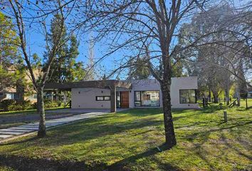 Casa en  Ángel Etcheverry, La Plata, Provincia De Buenos Aires, Arg