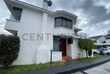 Casa en  Solca, San Isidro Del Inca, Quito