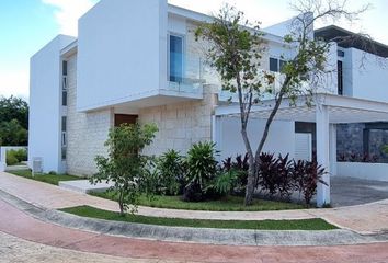 Casa en  Calle Antillas, Lagos Del Sol, Benito Juárez, Quintana Roo, 77567, Mex