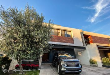 Casa en  Avenida Primera De Fresnos, Jurica, Santiago De Querétaro, Querétaro, 76100, Mex