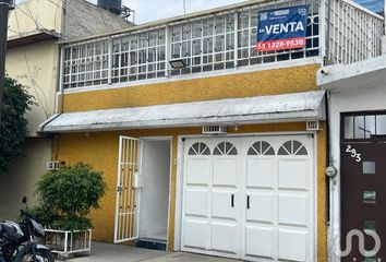 Casa en  Calle Del Valle De Toluca, Valle De Aragón Tercera Sección Oriente, Ecatepec De Morelos, México, 55280, Mex