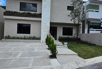 Casa en condominio en  Calle Cumbres De Xinantecatl, Cumbres Del Cimatario, Huimilpan, Querétaro, 76973, Mex