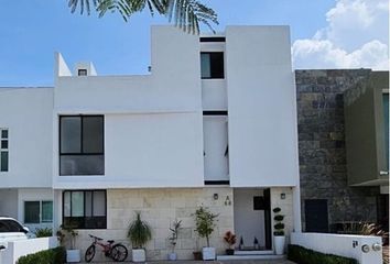 Casa en condominio en  Calle Senda Eterna 242, Milenio 3a. Ion, Santiago De Querétaro, Querétaro, 76060, Mex