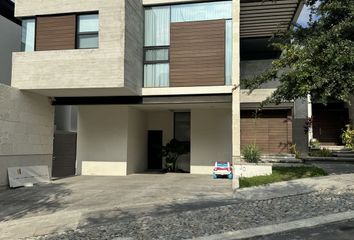 Casa en  Calle 16 De Septiembre 63, Huasteca Real, Ciudad Santa Catarina, Santa Catarina, Nuevo León, 66197, Mex