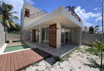 Casa en  Calle Ram, Progreso, Yucatán, 97330, Mex