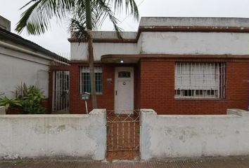 Casa en  Remedios De Escalada, Partido De Lanús