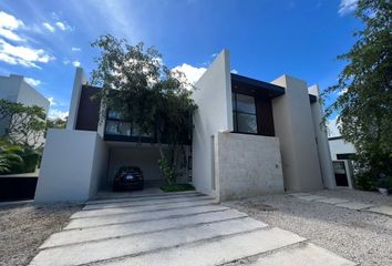 Casa en  Avenida Paseo Del Jaguar, Mérida, Yucatán, Mex