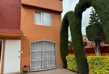 Casa en  Avenida De Los Fresnos, Jardines Santa Cecilia Infonavit, Tlalnepantla, Tlalnepantla De Baz, México, 54130, Mex