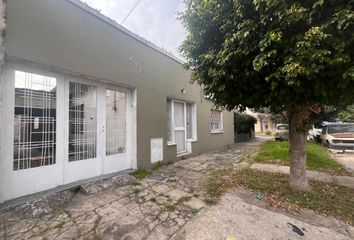 Casa en  Calle Fischetti 5763, Caseros, Tres De Febrero, Provincia De Buenos Aires, Arg