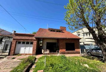 Casa en  Calle San Nicolás 6318, Avellaneda, B1875, Provincia De Buenos Aires, Arg