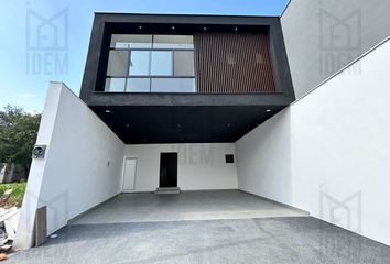 Casa en  Calle Covadonga De Abajo 815-816, Los Cavazos, Santiago, Nuevo León, 67315, Mex