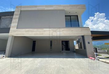 Casa en  El Yerbaniz, Santiago, Nuevo León, Mex