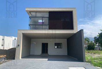 Casa en  Calle Covadonga De Abajo 815-816, Los Cavazos, Santiago, Nuevo León, 67315, Mex